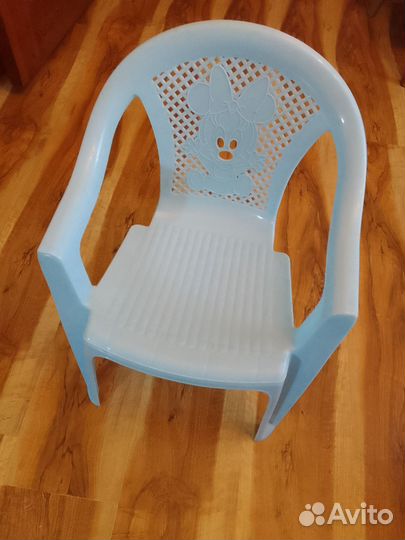 Детский пластиковый стул