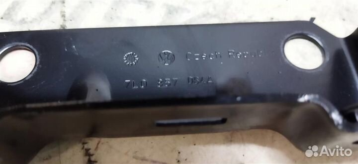 Кронштейн (сопут. товар) Audi Q7 2005