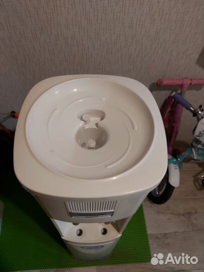 Кулер для воды напольный