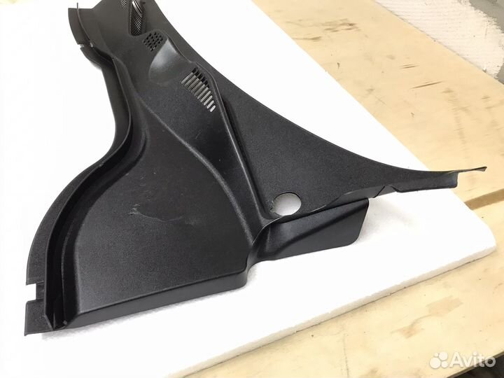 Левая часть жабо 3C1819403B Passat B7