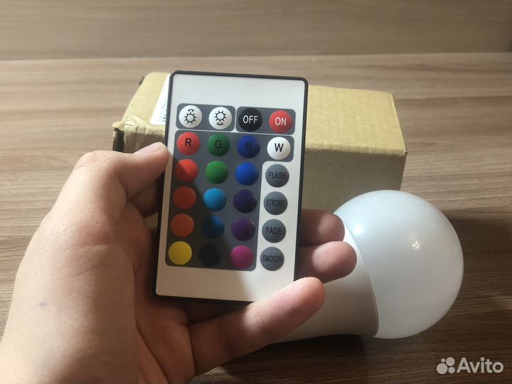 Светодиодная лампа RGB с пультом