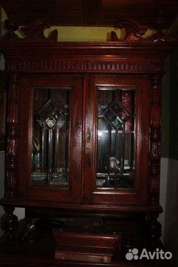 Антикварный кухонный шкаф