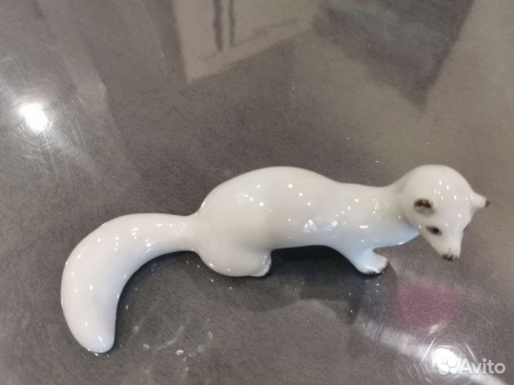 Фарфоровая статуэтка Ласка