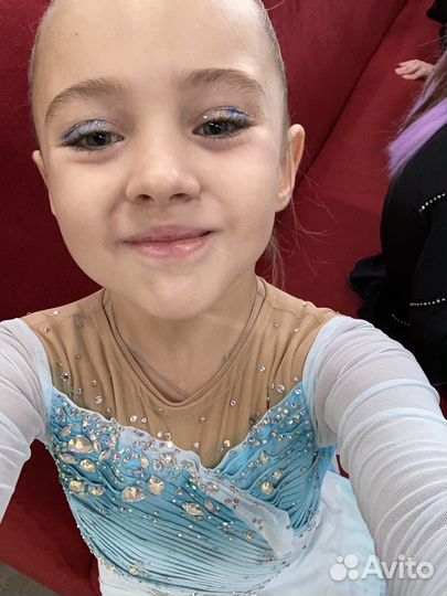 Костюм для выступлений по фигурному катанию