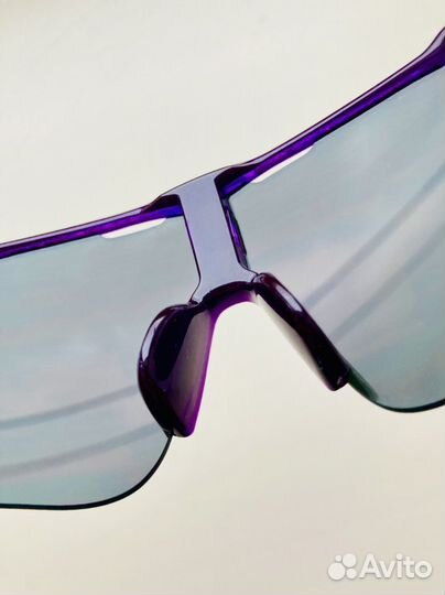 Фиолетовые спортивные солнцезащитные очки