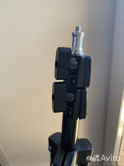 Штатив 2 м и кольцевая лампа 26 см