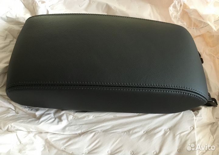 Подлокотник toyota camry 5890533230B1 кожа