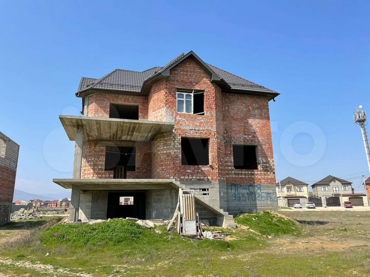 Дом 402 м² на участке 8 сот.