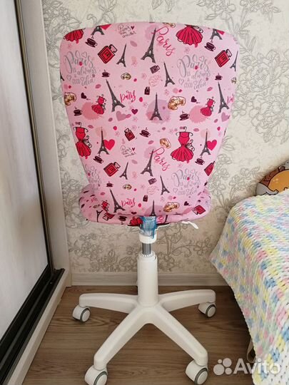 Продаю детский рабочий стул