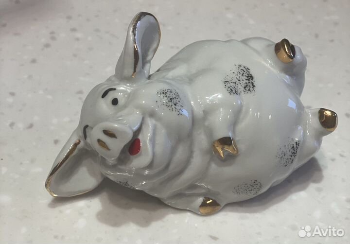 Фарфоровая статуэтка Свинка