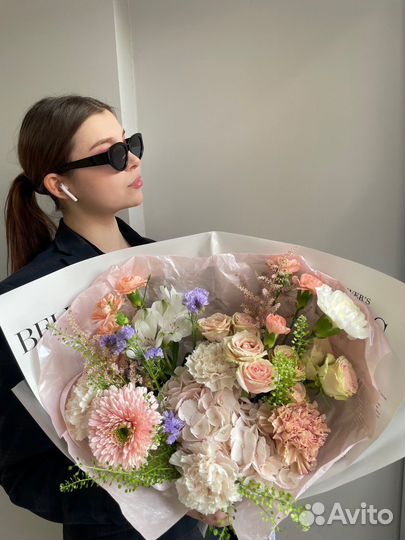 Доставка цветов, авторских букетов и композиций