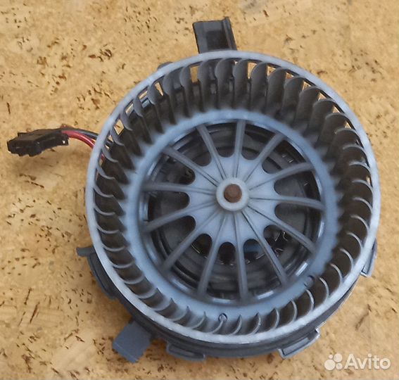 Моторчик печки Audi q5 q7 volkswagen