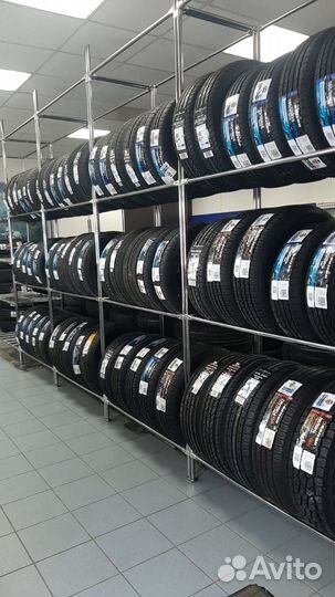 Royal Black Royal Mile 205/55 R16 94W