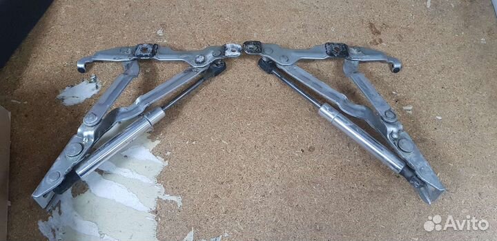 Петля крышки багажника Bora, Jetta