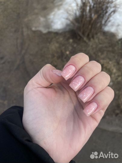 Модель на маникюр