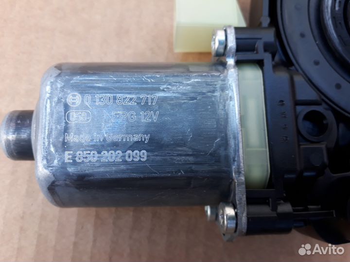 Мотор стеклоподъемника передний Skoda Octavia A7