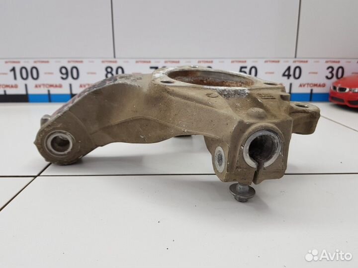 Кулак поворотный передний правый