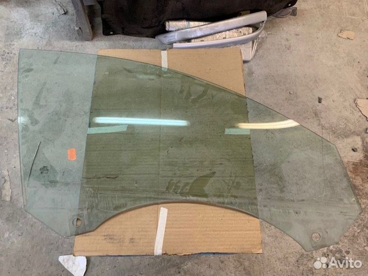 Стекло двери переднее правое Audi A6 C6 3.2 AUK