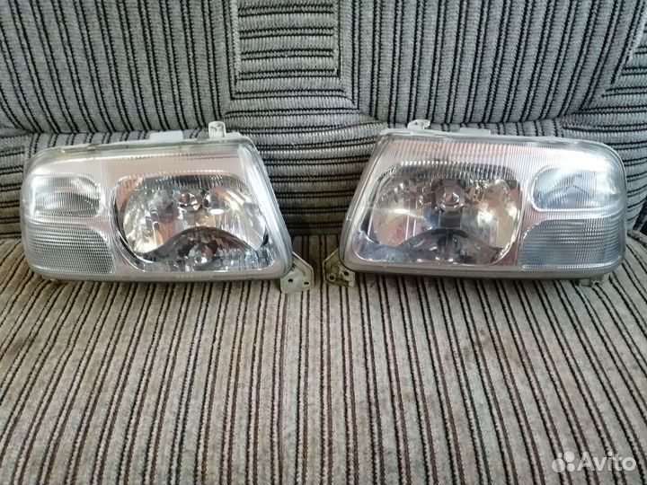 Фара передняя паравя, левая