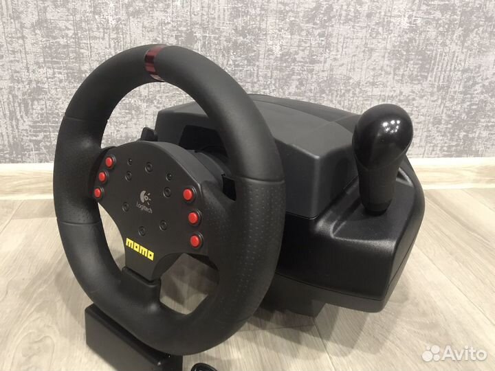 Игровой руль Logitech Momo Racing с педалями