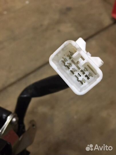 Замок крышки багажника Lexus NX