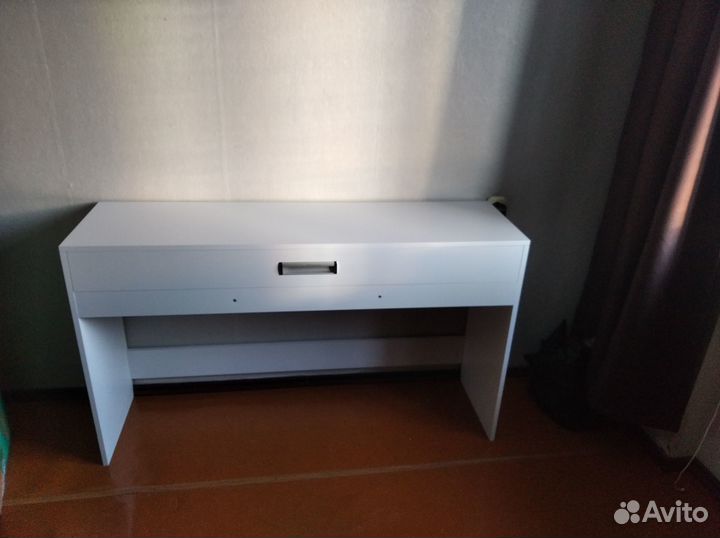 Стойка, подставка под цифровое пианино