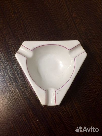 Керамическия пепельница