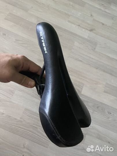 Велосипедное седло с подсидельным штырем