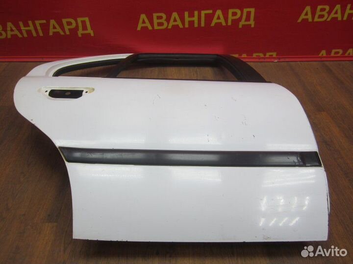 Дверь задняя правая Nissan Primera P10 1994