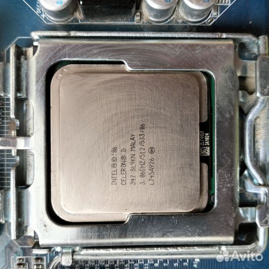 Материнская плата с процессором и памятью