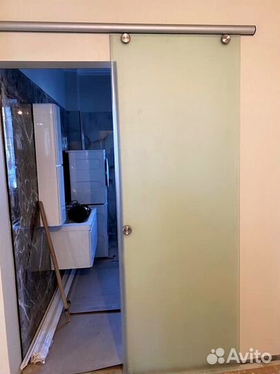 Дверное ограждение из ударопрочного стекла