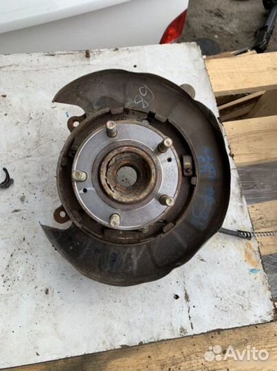 Кулак задний левый Hyundai Santa Fe