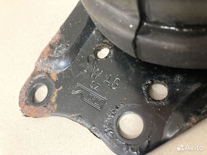 Опора двигателя правая 6Q0199262BF VAG