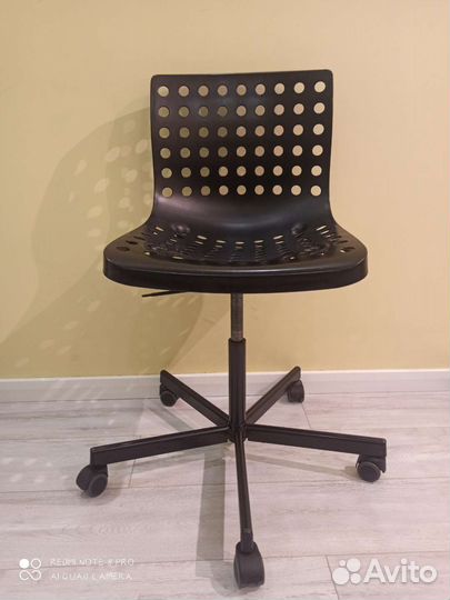 Офисное кресло