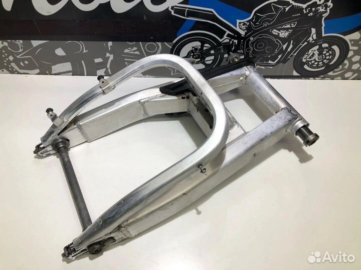 Маятник Honda CBR 900 RR Fairblade 1995г