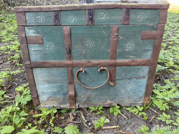 Сундук деревянный с металлической оправкой