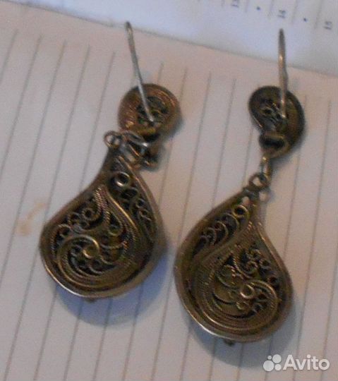 Старинные серьги из мельхиора с халцедоном