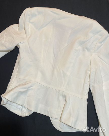 Белый женский пиджак 40 Divided