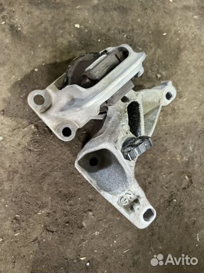 Опора подушка двигателя Renault Megane 3
