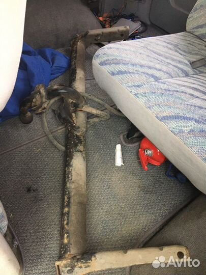 Фаркоп на Mitsubishi Delica