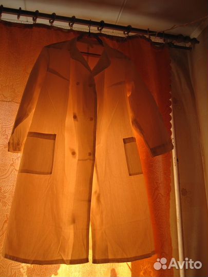 Белый женский медицинский халат