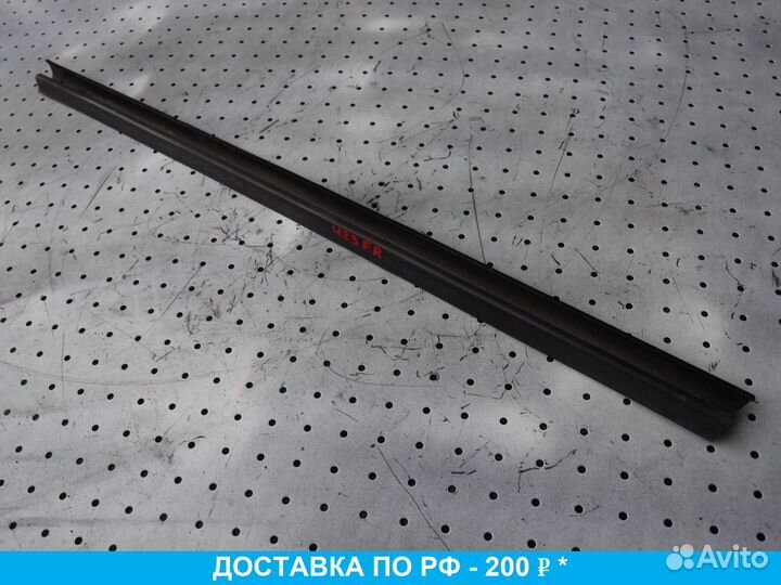 Уплотнитель стекла (внутри) Mazda Tribute