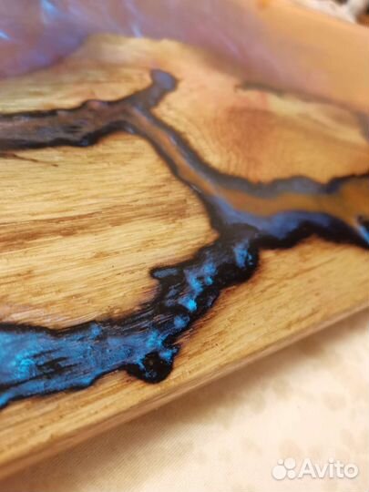 Поднос для подачи и сервировки из смолы и дерева