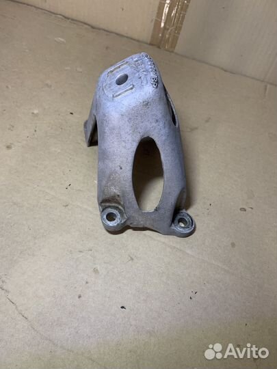 Кронштейн опоры двигателя Audi A8 D3 03-08 гв
