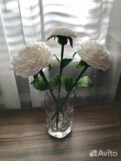 Букеты из бумажных роз, тюльпанов, природного мате