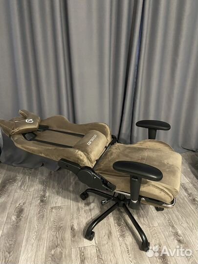 Игровое компьютерное кресло