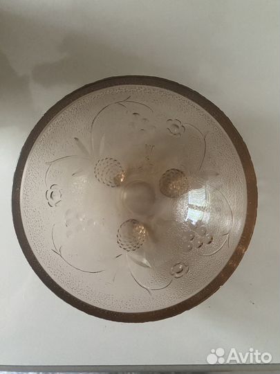 Розетки из цветного стекла. Забронировано