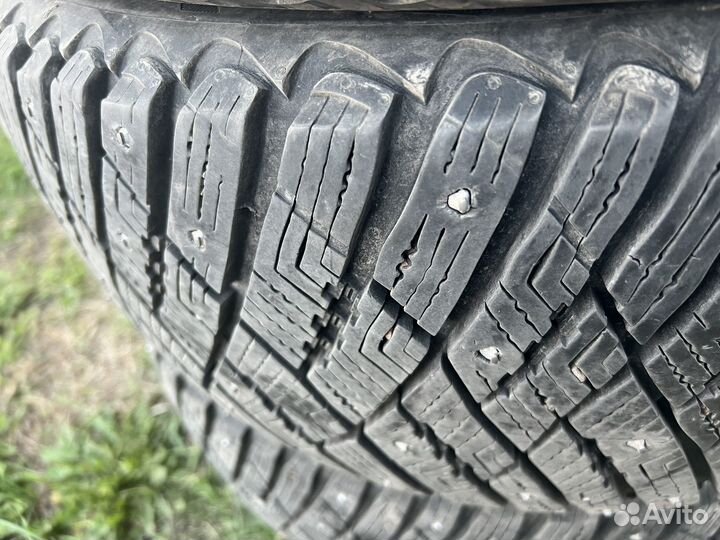 Goodyear Ultragrip Ice Arctic 215/55 R16