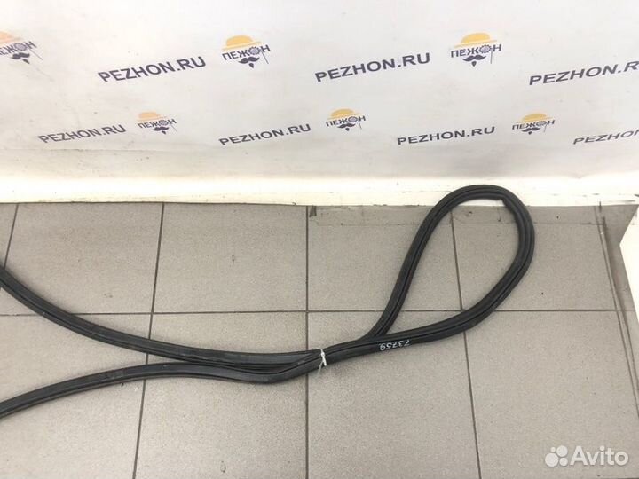 Уплотнитель крышки багажника Audi Q7 внедорожник