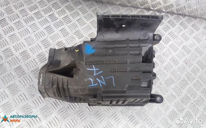 Корпус воздушного фильтра Mercedes-Benz C-Класс